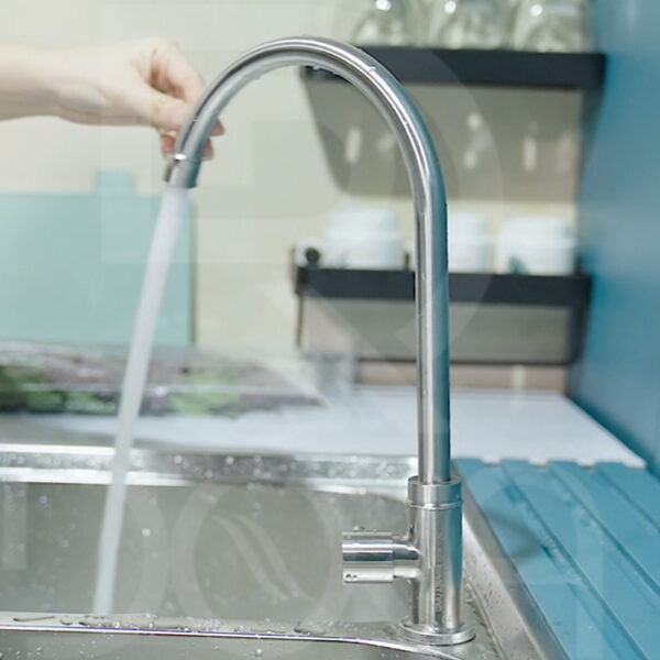 Vòi nhà bếp một đường nước ống phi 18