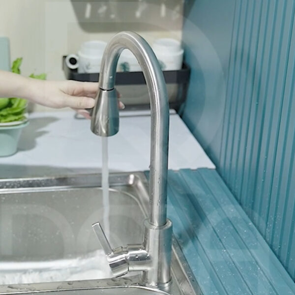 Vòi chén rút dây nóng lạnh sản xuất tại Việt Nam