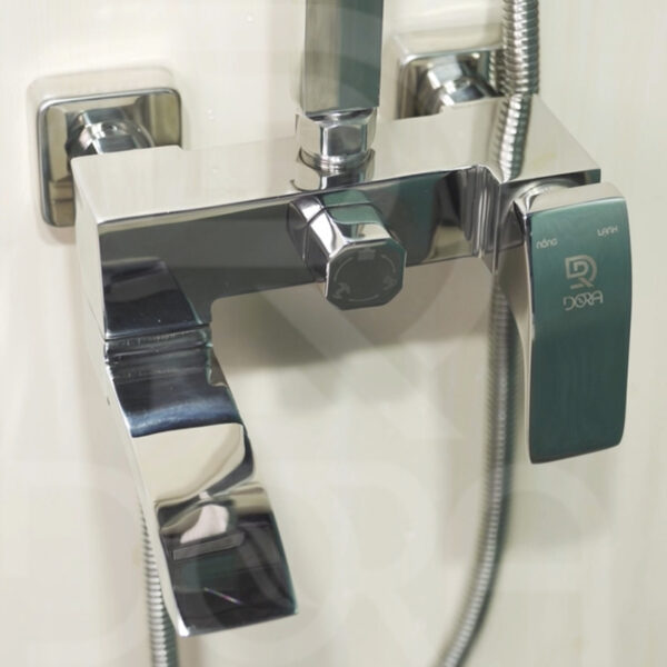 Cây sen tắm đứng thương hiệu DORA của Việt Nam