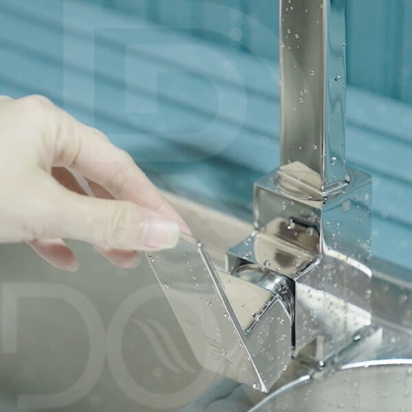 Vòi rửa chén vuông nóng lạnh