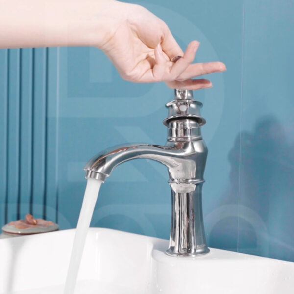 Vòi lavabo cổ điển mài bóng thủ công